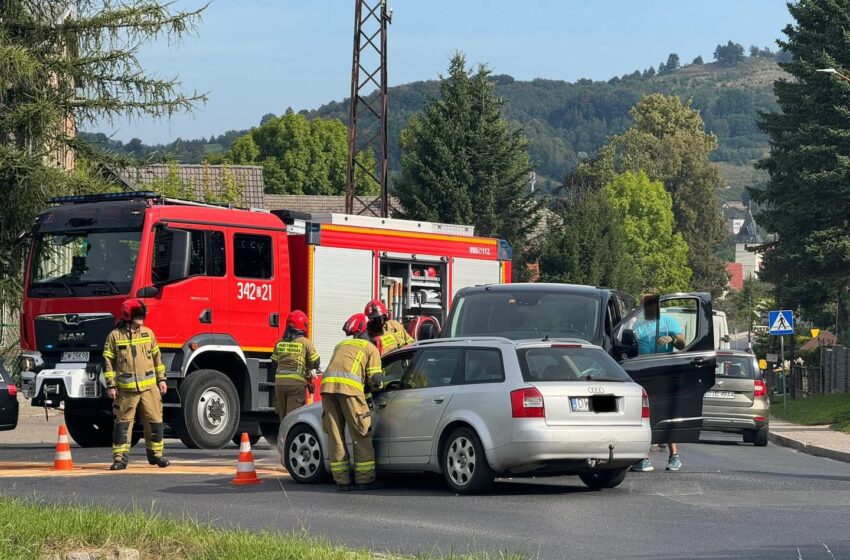  Kolejna stłuczka na ul. Długiej w Jeżowie Sudeckim.