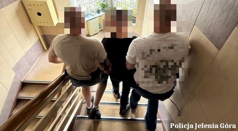  Policja zatrzymała mężczyznę podejrzanego o ograbianie grobów