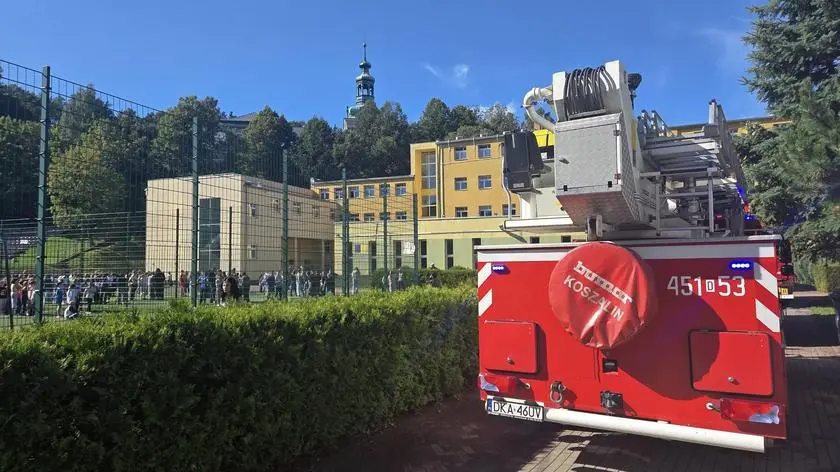  Uczeń rozpylił śmierdzący spray – w szkole przeprowadzono ewakuację