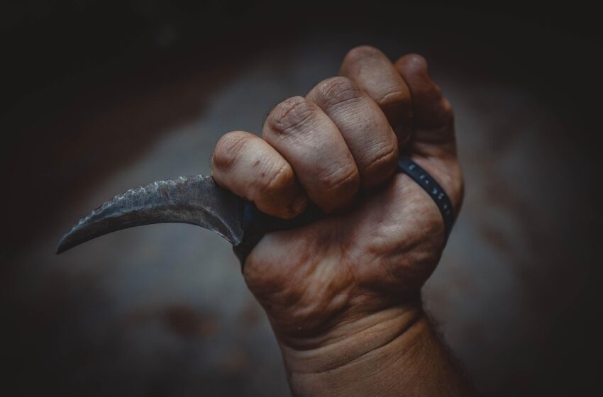  Pilne: Mężczyzna z nożem w Jeleniej Górze