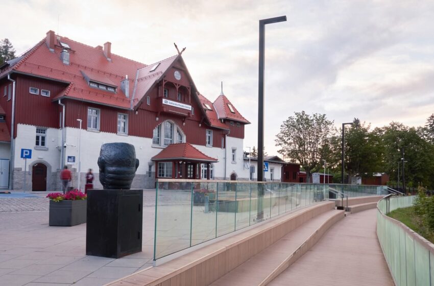  Szklarska Poręba w centrum światowej uwagi – dworzec kolejowy w finale międzynarodowego konkursu