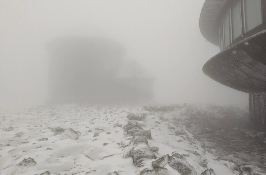  Pierwszy śnieg w Karkonoszach. Zima przypomniała o sobie na Śnieżce