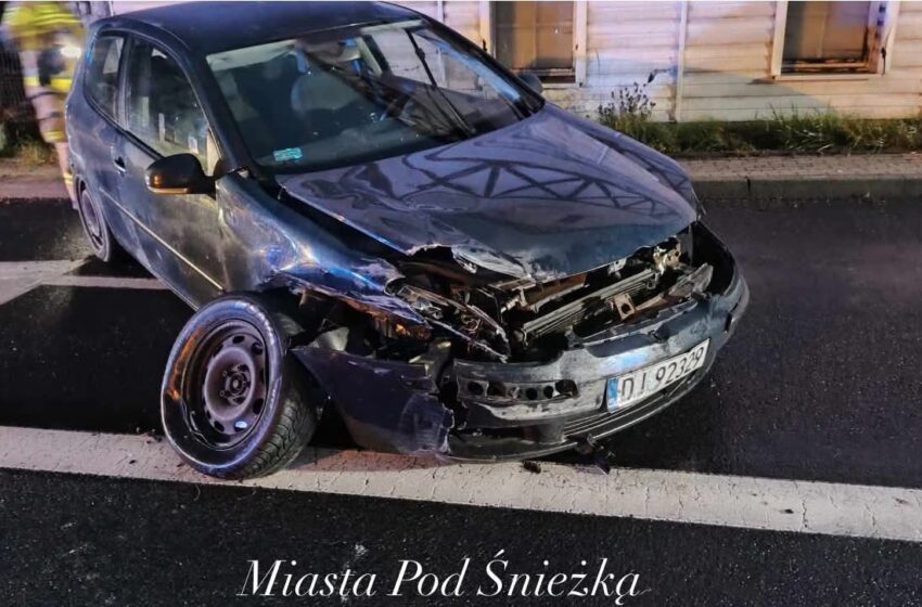  Zderzenie dwóch aut w Piechowicach. Utrudnienia na trasie do Szklarskiej Poręby