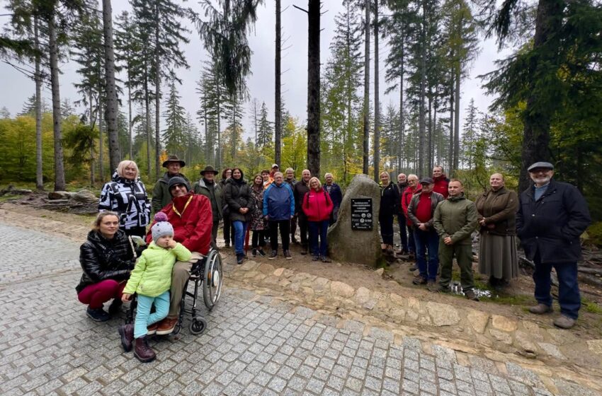  Góry dostępne dla wszystkich – odsłonięto tablicę pamiątkową