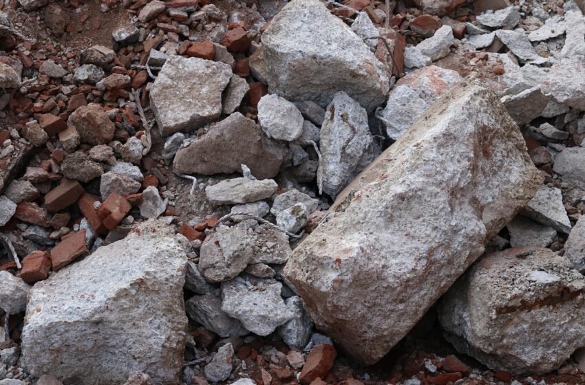  Szklarska Poręba : Kontrolowane wysadzanie skał przy budowie biblioteki